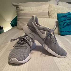 Gray Womens Nike Tanjun Running Shoes Size 9